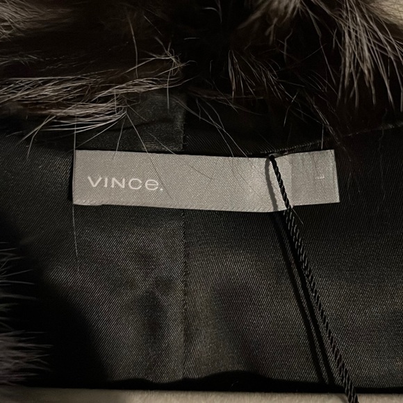 Vince Silver Fox Fur Vest.  Single clasp.  Mint condition. Retail $1,499. - Picture 4 of 8